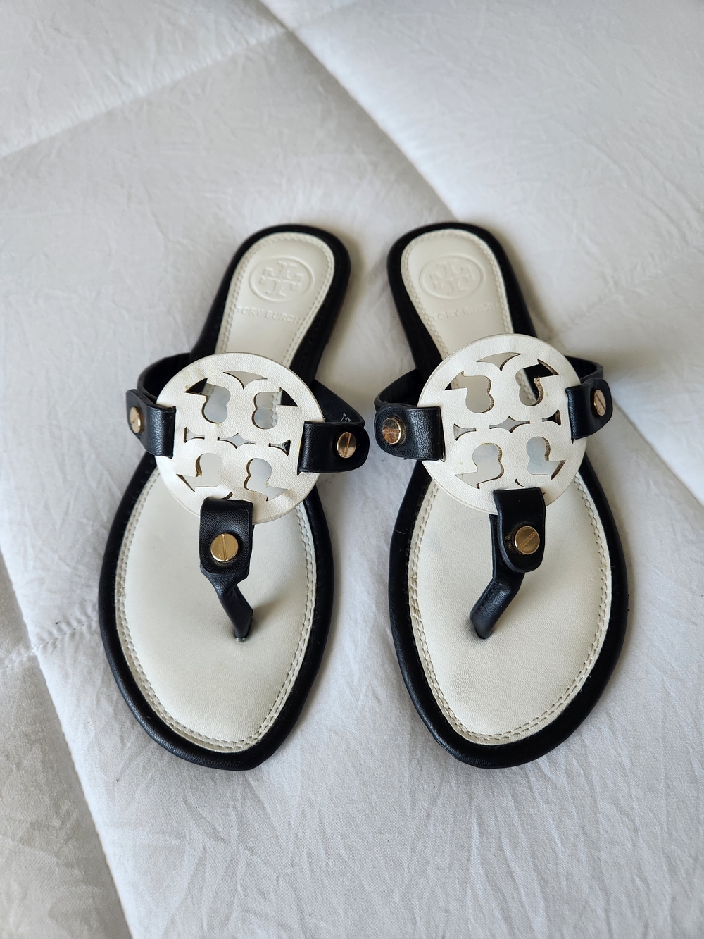 Tory Burch Black and White Logo Thong Sandals - Picture 2 of 6